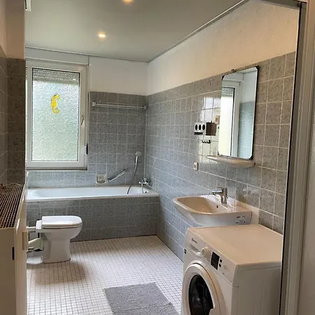 Апартаменты Lichtdurchflutete 3-zimmer-wohnung Брюль