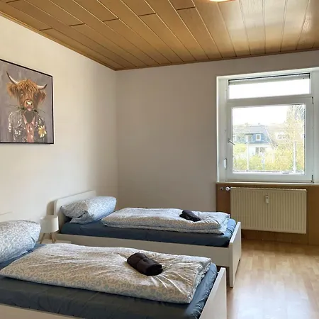 Lichtdurchflutete 3-zimmer-wohnung Apartment *